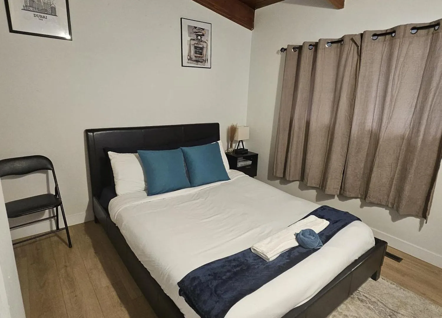 P&N Suites - Queen Room- Dubai Edmonton Canadá